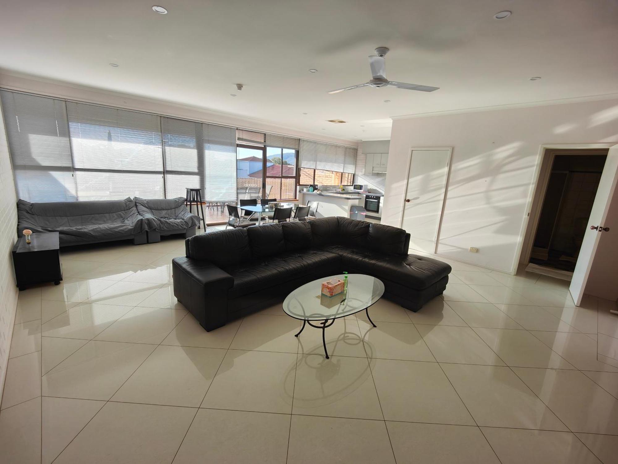 Tuggeranong Short #06c - Sleeps 6 * Canberra